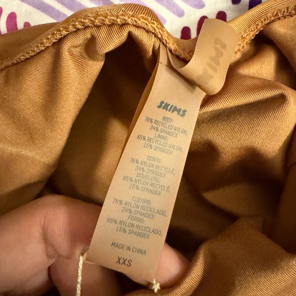 SKIMS Size XXS Almond Brown Scoop Neck One Piece Swim Suit Bathing suit NWT - Picture 3 of 7